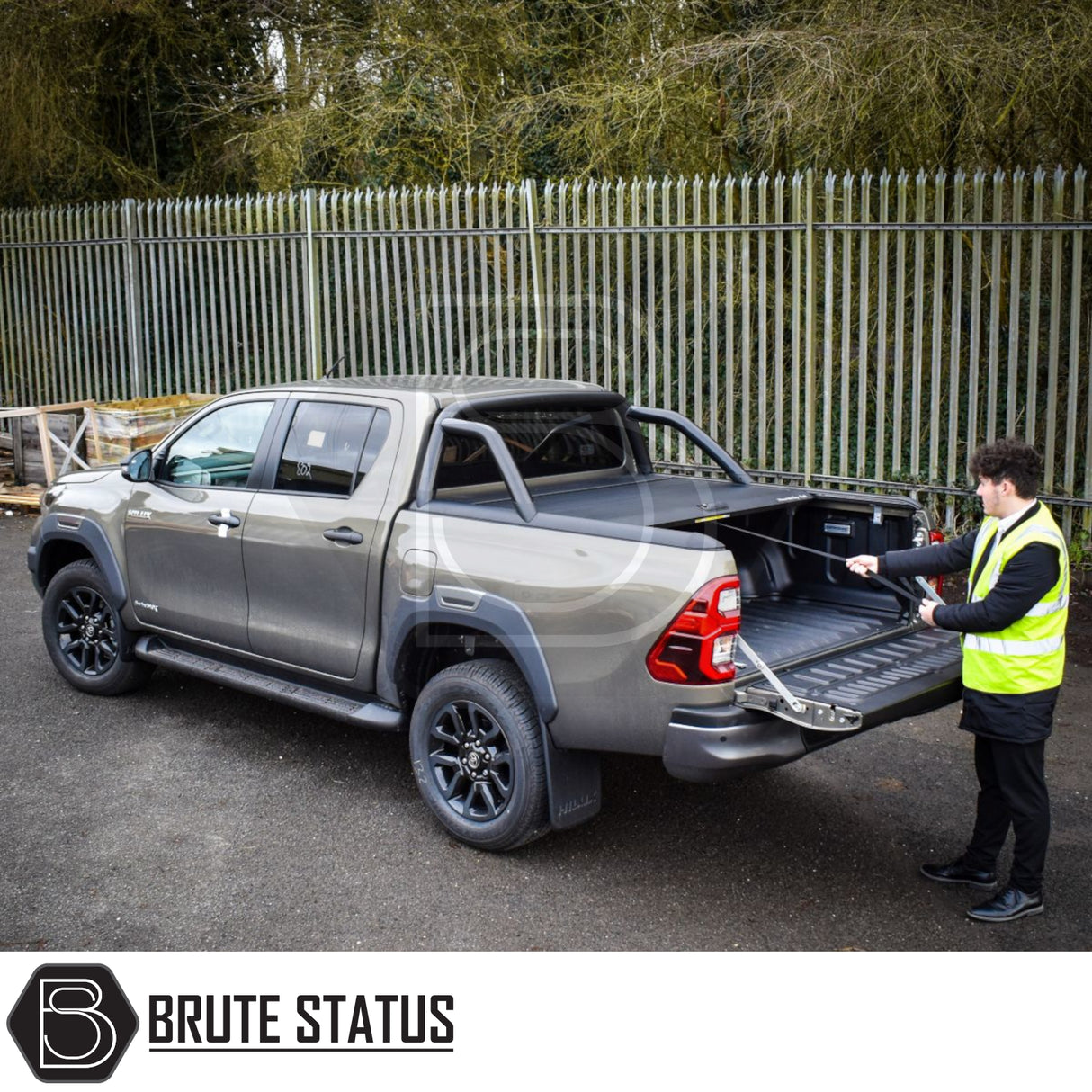 Toyota Hilux 2016+ MK8, MK9 Mountain Top Tonneau Cover Roller Shutter (Black)