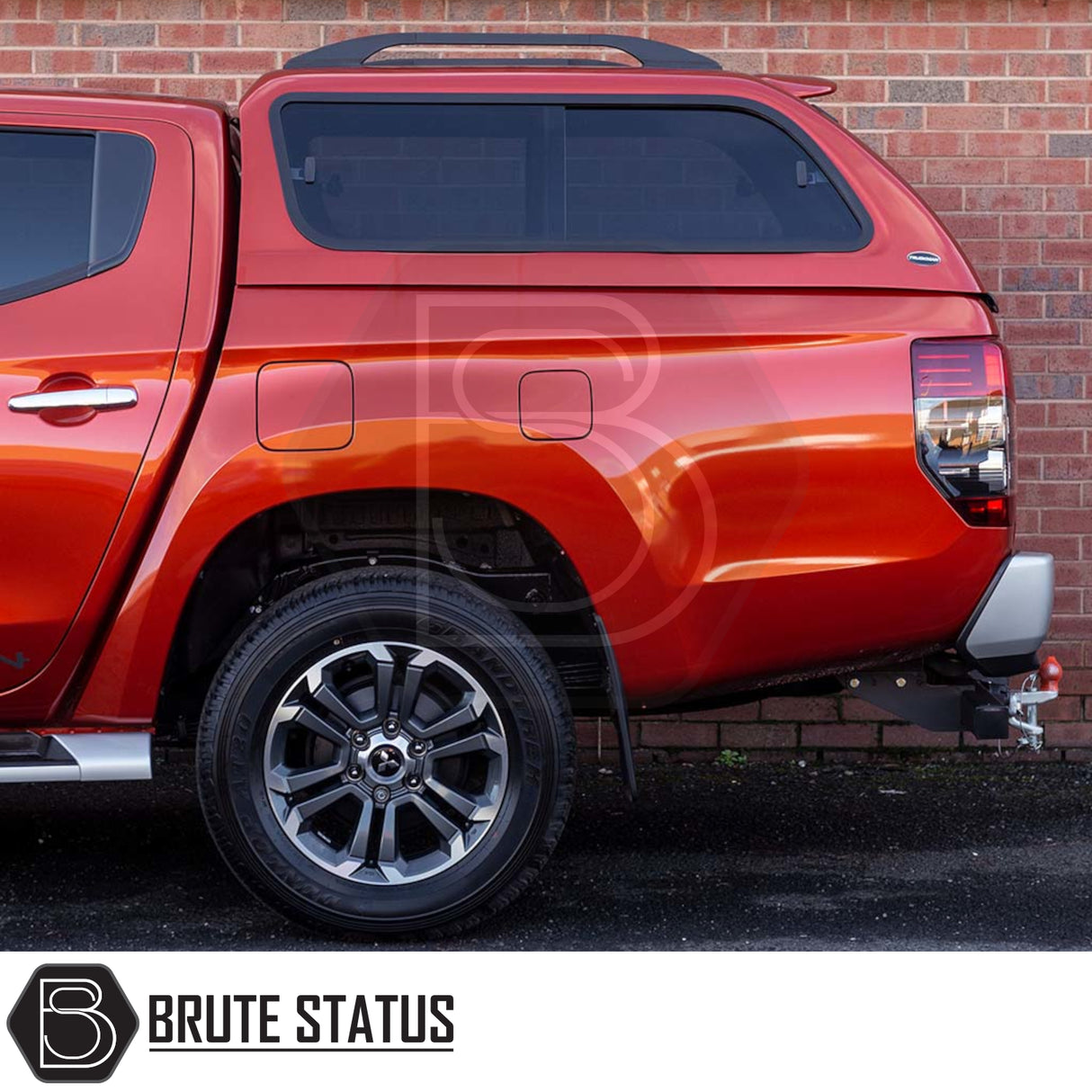 Fiat Fullback/Mitsubishi L200 Truckman GLS Hardtop Canopy with remote locking, featuring tinted windows and tow hitch, enhancing storage and style for 2015-2021 models.