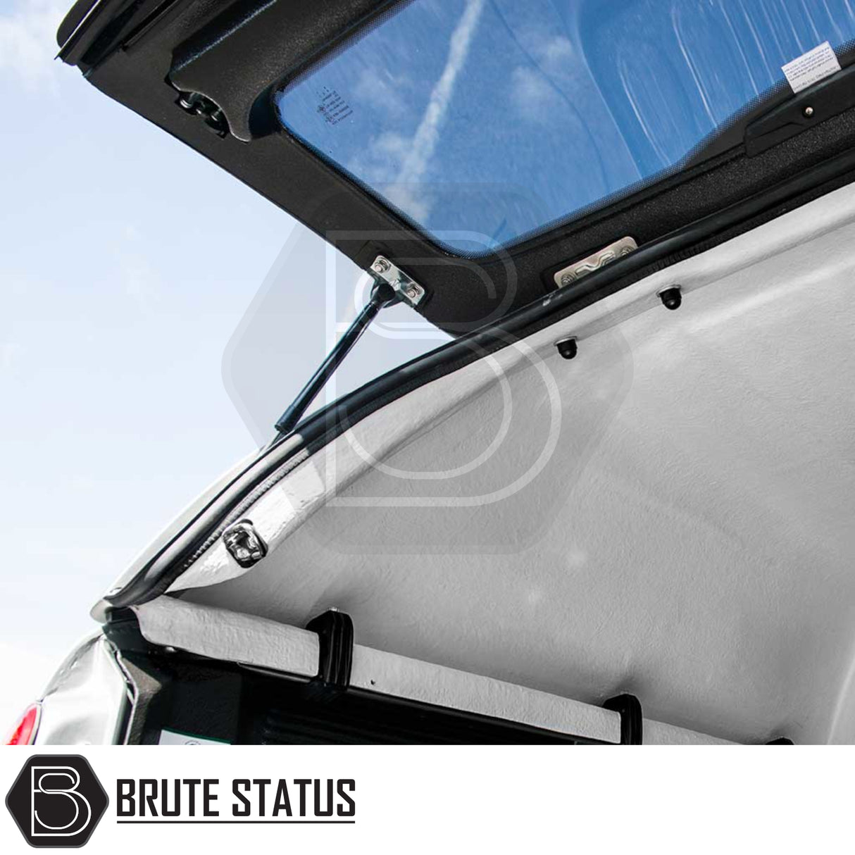 Fiat Fullback/Mitsubishi L200 Truckman RS Hardtop Canopy with glazed rear window and remote locking, showcasing its robust design with visible gas strut and tinted window.
