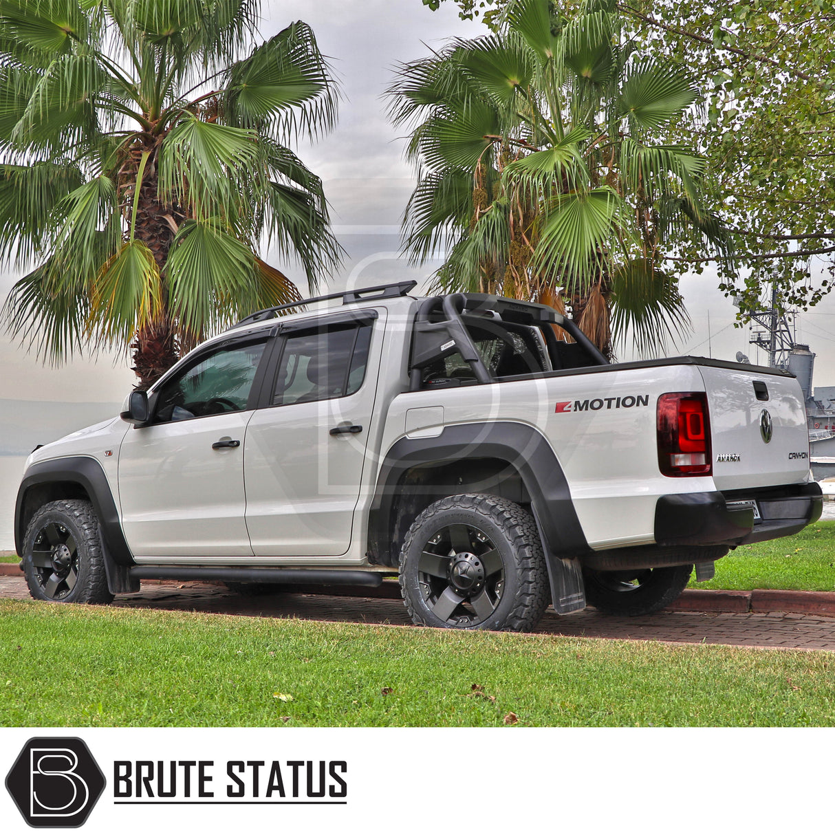 Fiat Fullback Roll Bar Matte Black, featuring heavy-duty steel and matte black finish, enhances vehicle's rugged look.