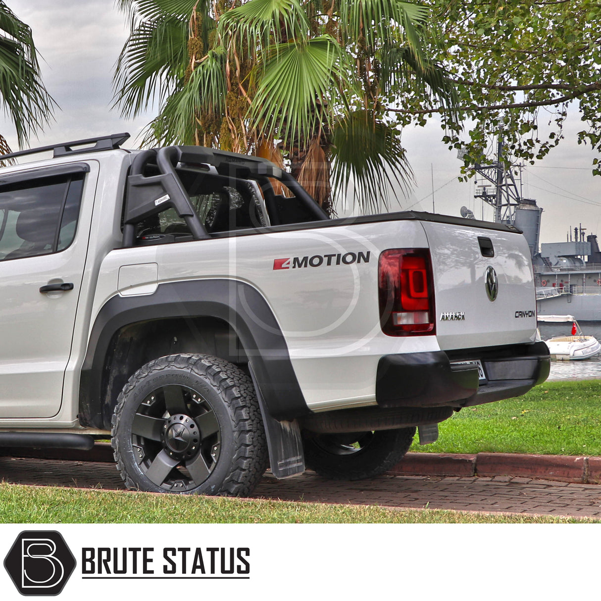 Fiat Fullback Roll Bar Matte Black, featuring heavy-duty steel and matte black finish, enhances vehicle's rugged look.