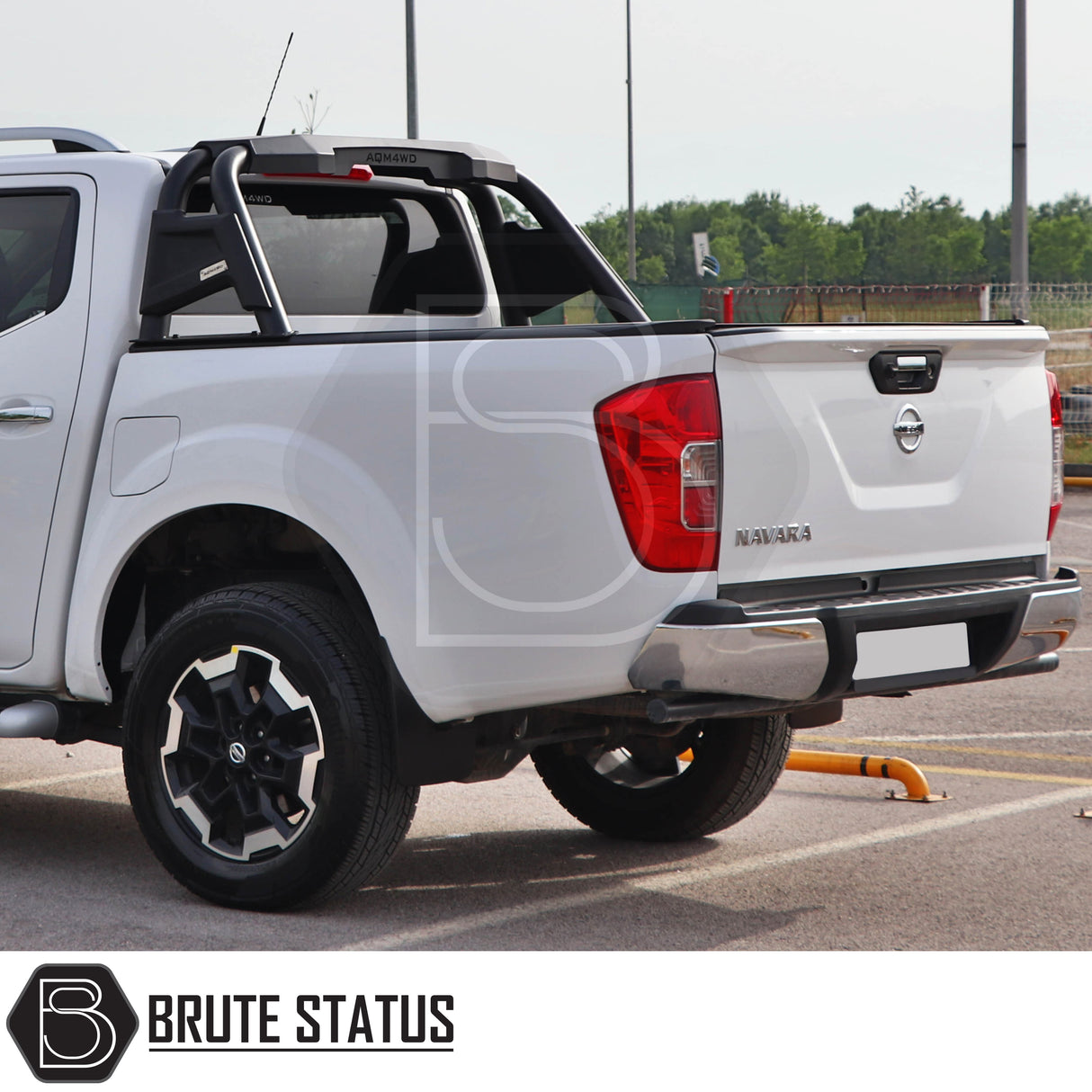 Fiat Fullback Roll Bar Matte Black, featuring heavy-duty steel and matte black finish, enhances vehicle's rugged look.