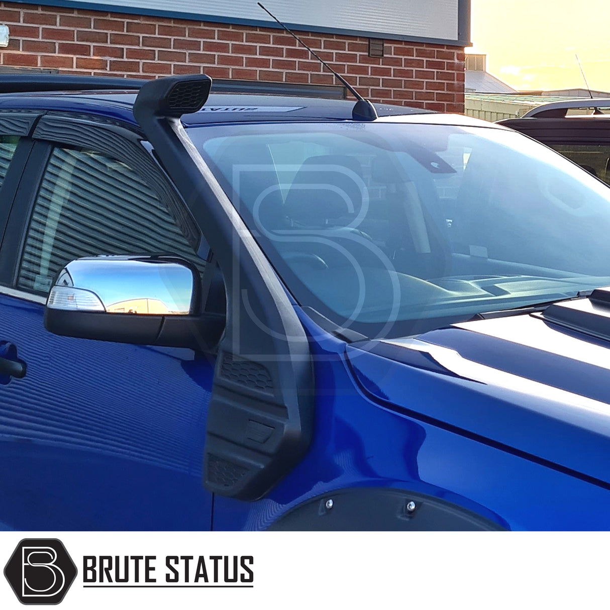 Raised snorkel air intake fitted to Ford Ranger T6 2011–2015 pre-facelift, RAM-style intake head with heavy-duty UV-resistant LLDPE construction for off-road and work use.