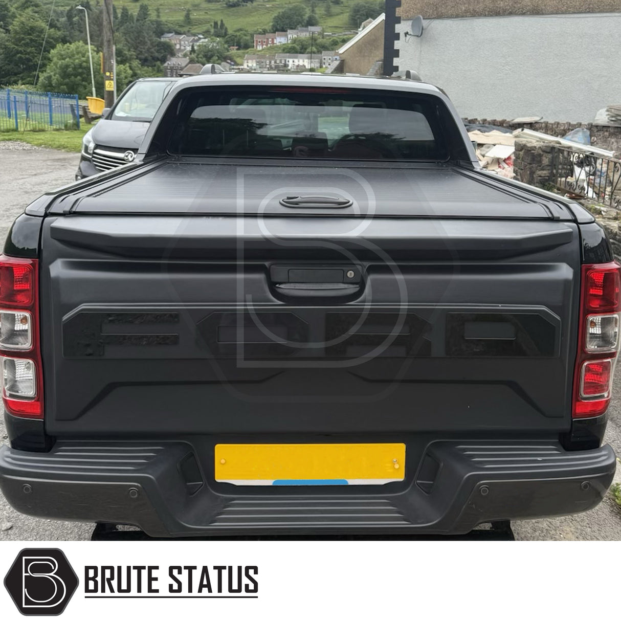 Black manual roller shutter for Ford Ranger Wildtrak 2015-2022 pickup truck. Durable, high-quality design for secure cargo protection and easy manual operation. Perfect fit for Wildtrak models