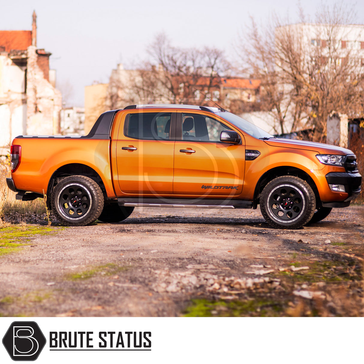 JR Wheels JRX4 alloy wheel in Matt Black with polished lip, available in multiple bolt patterns and offsets. Sizes include 16x9 ET0 6x139.7, 16x9 ET-10 6x114.3, 17x8.5 ET20 6x139.7, 17x8.5 ET20 6x114.3, 18x9 ET20 6x139.7. Comes as a set of 4 and includes internal drive wheel nuts.