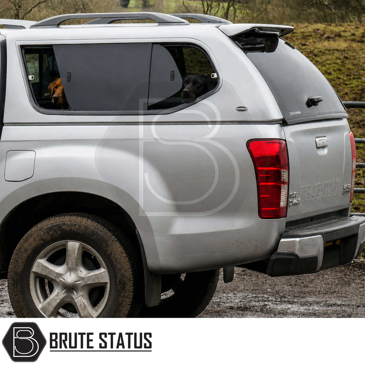 Luxury pickup canopy for Isuzu D-Max 2012-2021 with sliding side access windows and roof bars