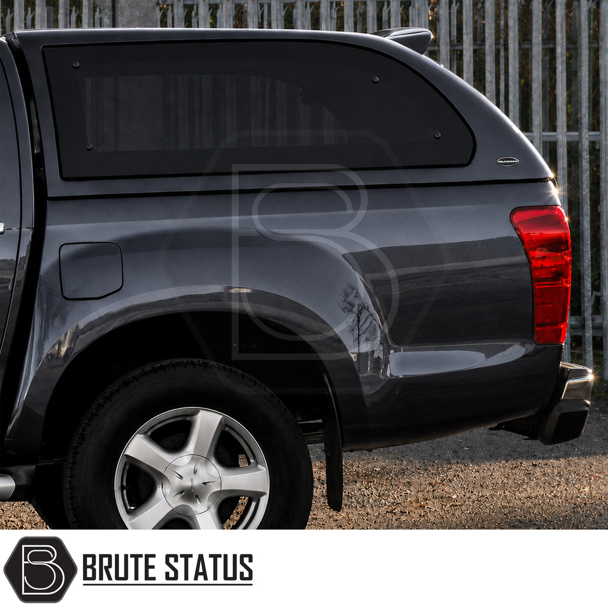 Remote locking Truckman Grand hardtop for Isuzu D-Max with aerodynamic cab-high styling and roof bars