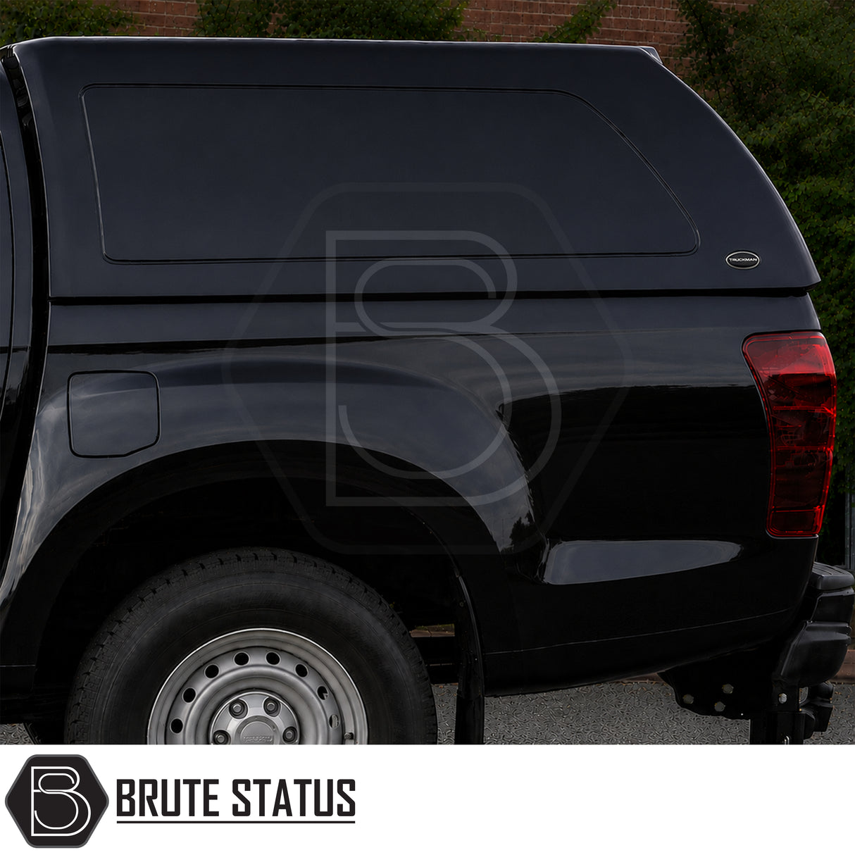 Heavy-duty Truckman RS hardtop for Isuzu D-Max pickup trucks with UV-resistant gel coat finish