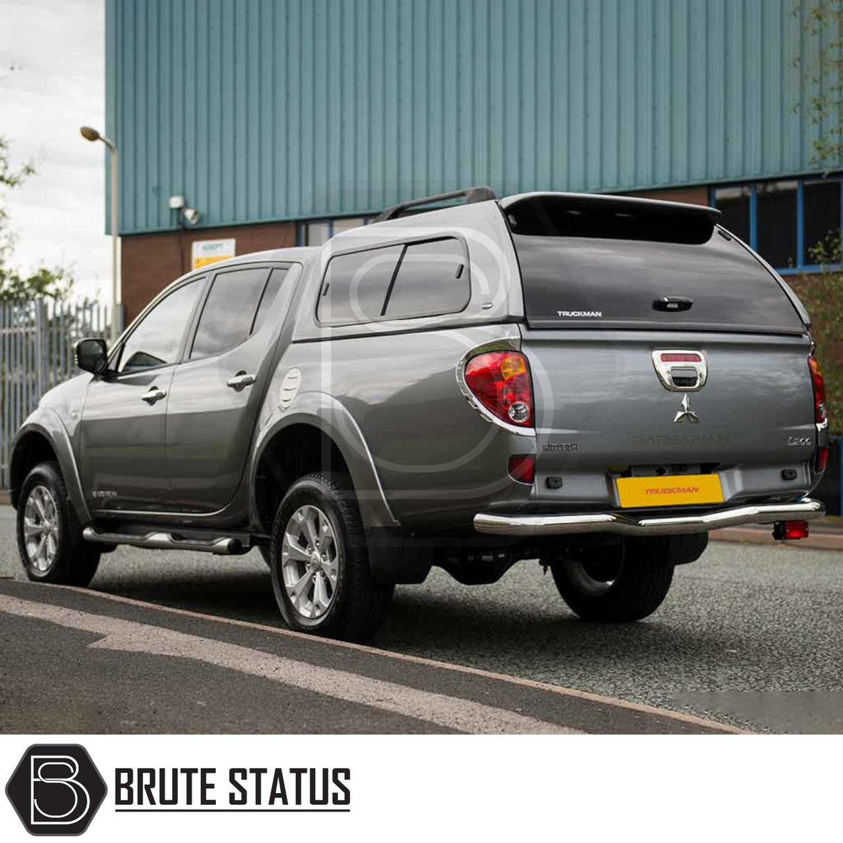 Mitsubishi L200 2010-2015 Series 4 Long Bed with Truckman GLS Hardtop Canopy featuring lockable sliding windows and remote locking, enhancing storage and security.