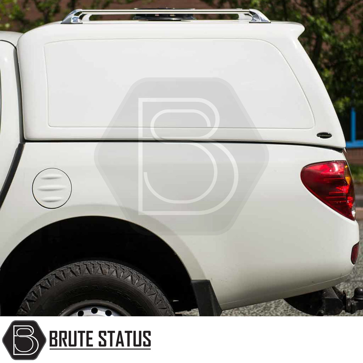 Mitsubishi L200 2010-2015 Series 4 Long Bed Truckman RS Hardtop Canopy with glazed rear window, solid sides, roof rails, and tow hitch visible.