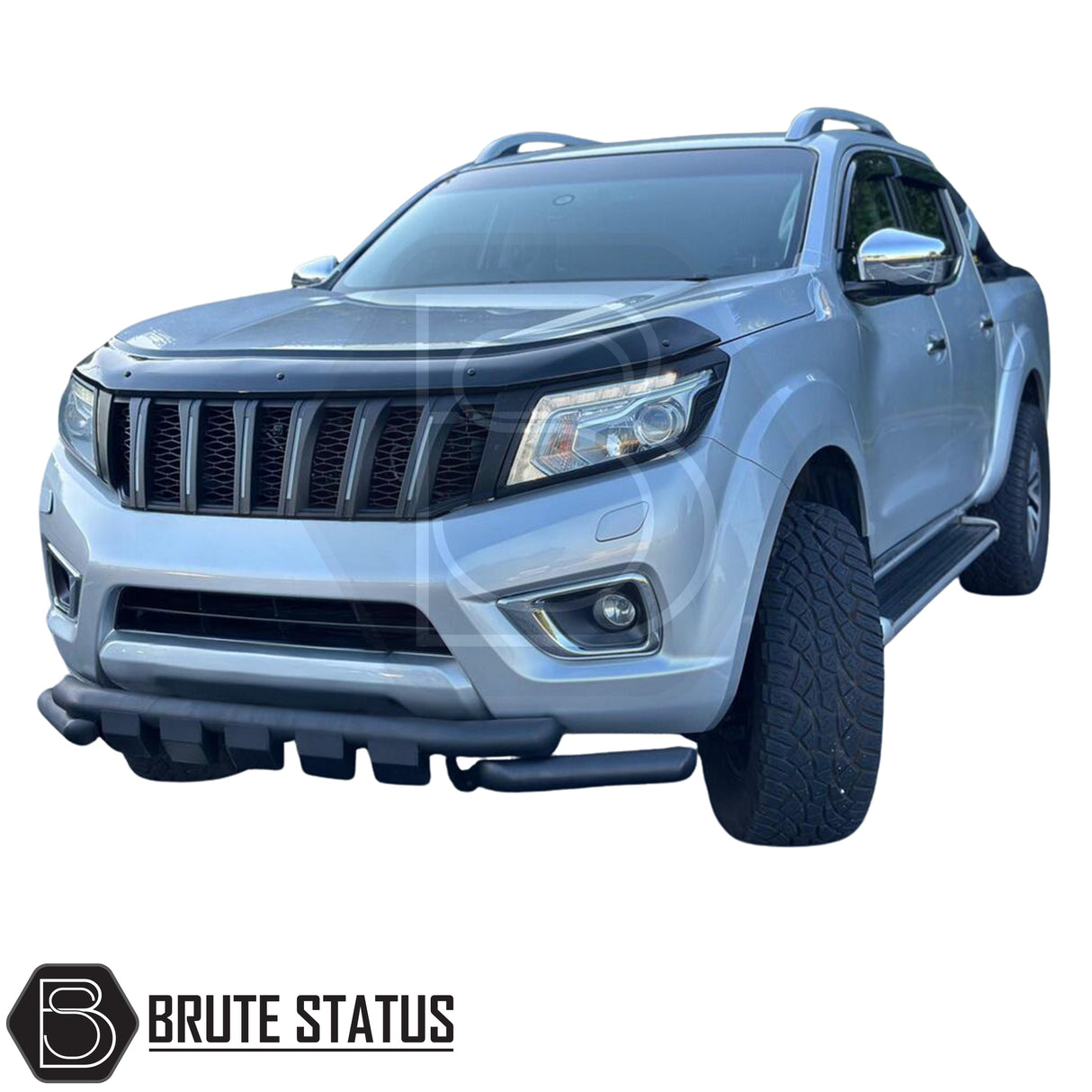 Nissan Navara NP300 2015–2022 front grille in smooth black ABS with integrated LED daytime running lights.