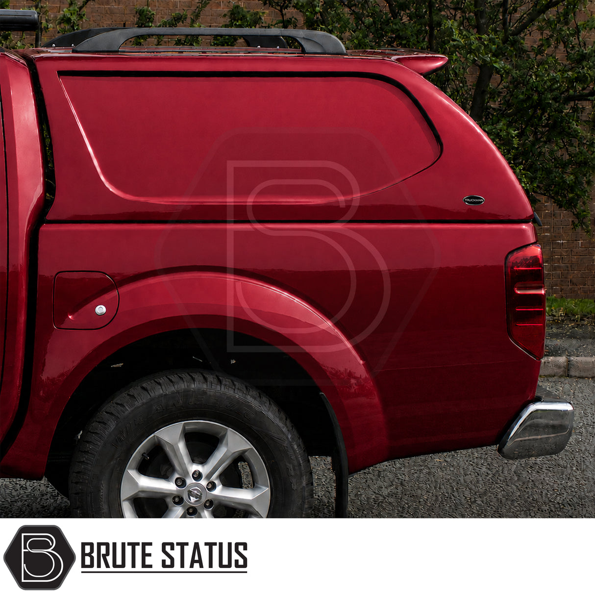 Truckman L-Series canopy fitted to Nissan Navara D40 pickup truck with solid side panels and LED interior light