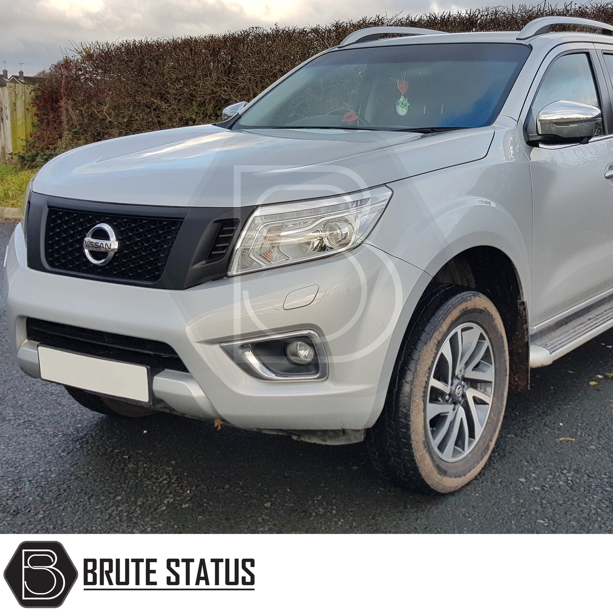 Matte black Nismo style grille for Nissan Navara NP300 2015-2022, high-quality ABS front radiator grille with OEM-style fitment.