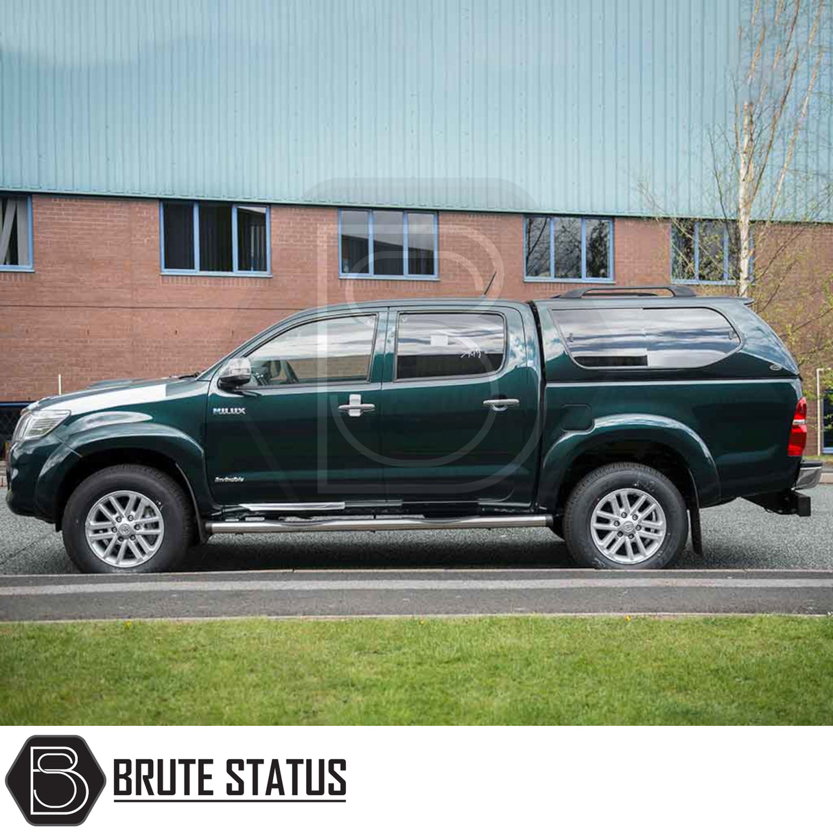 Toyota Hilux with Truckman GLS canopy featuring lockable sliding windows and integrated remote locking, enhancing storage and security for pet owners and cargo transport.