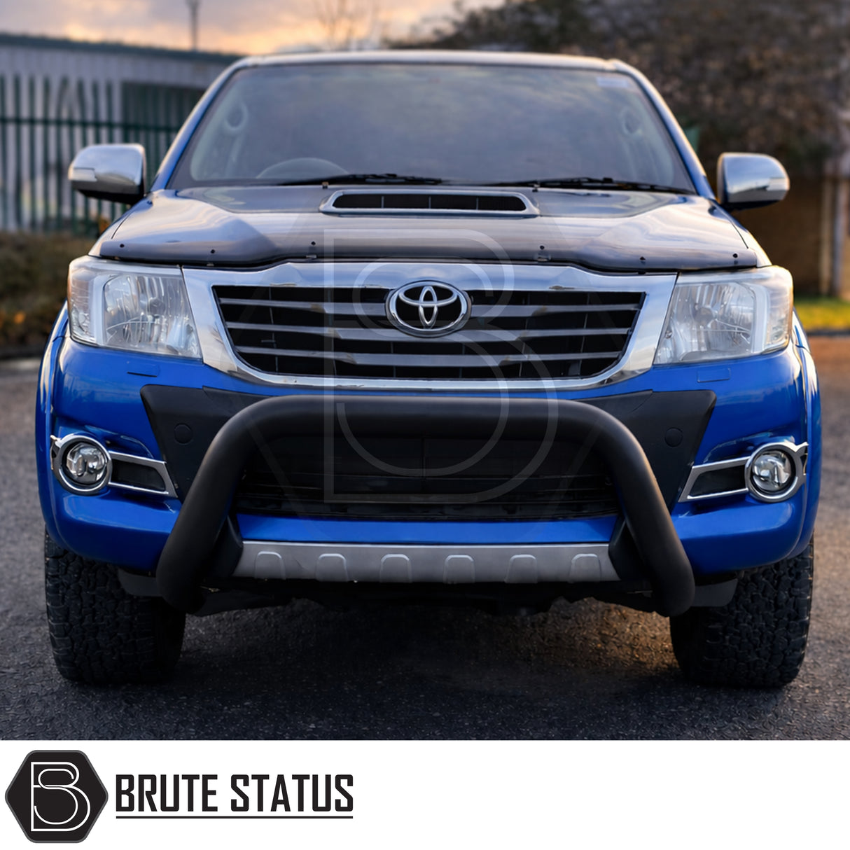 Toyota Hilux 2016–2020 matte black bull bar fitted – powder-coated carbon steel front bumper guard with light bar bracket and TUV certification