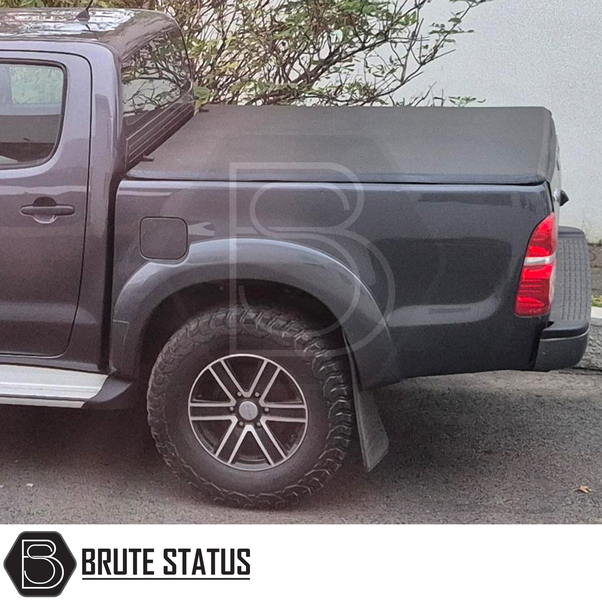 Toyota Hilux 2015-2021 Tonneau Cover with tri-fold design, durable UV-stable vinyl, rubber seals, and aluminum securing catch for enhanced truck bed protection and aerodynamics.