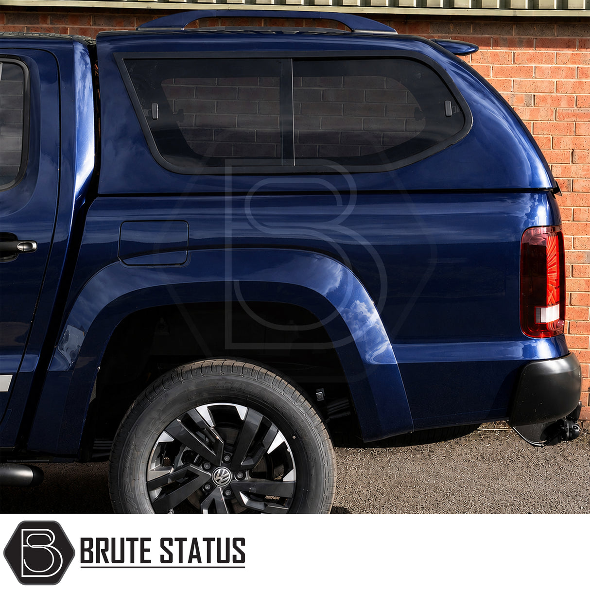 Luxury pickup canopy for Volkswagen Amarok 2010-2022 with sliding bulkhead window and remote locking