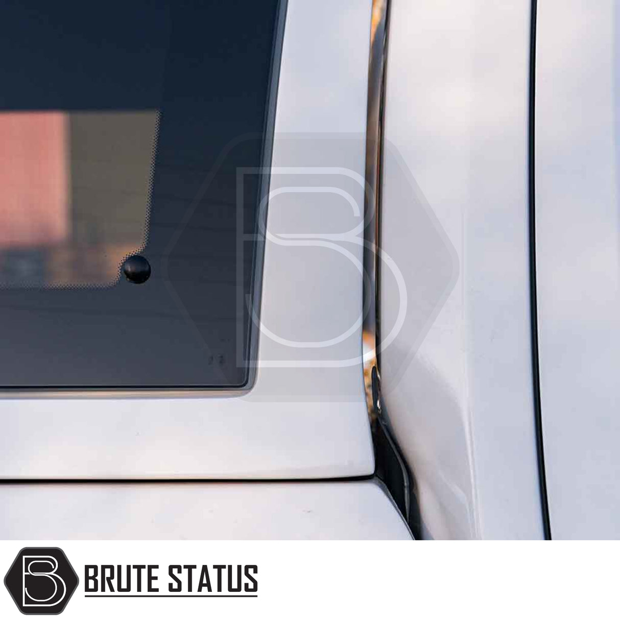Volkswagen Amarok 2010-2022 Truckman Grand Hardtop Canopy detail, showcasing tinted rear window and adjacent body panel, highlighting sleek design and premium features.