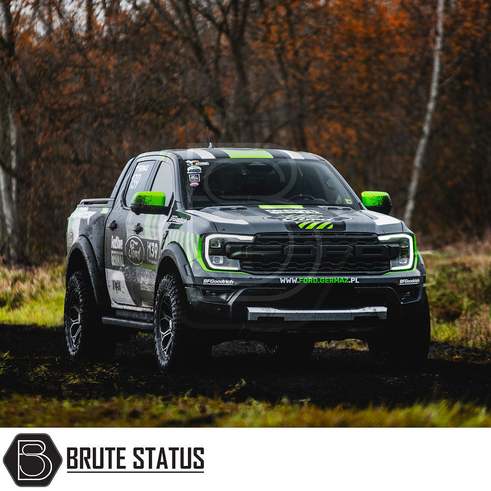 JR Wheels JRX11 in Gloss Black with Machined Face on a black and green truck, showcasing aftermarket accessories for pick-up trucks.