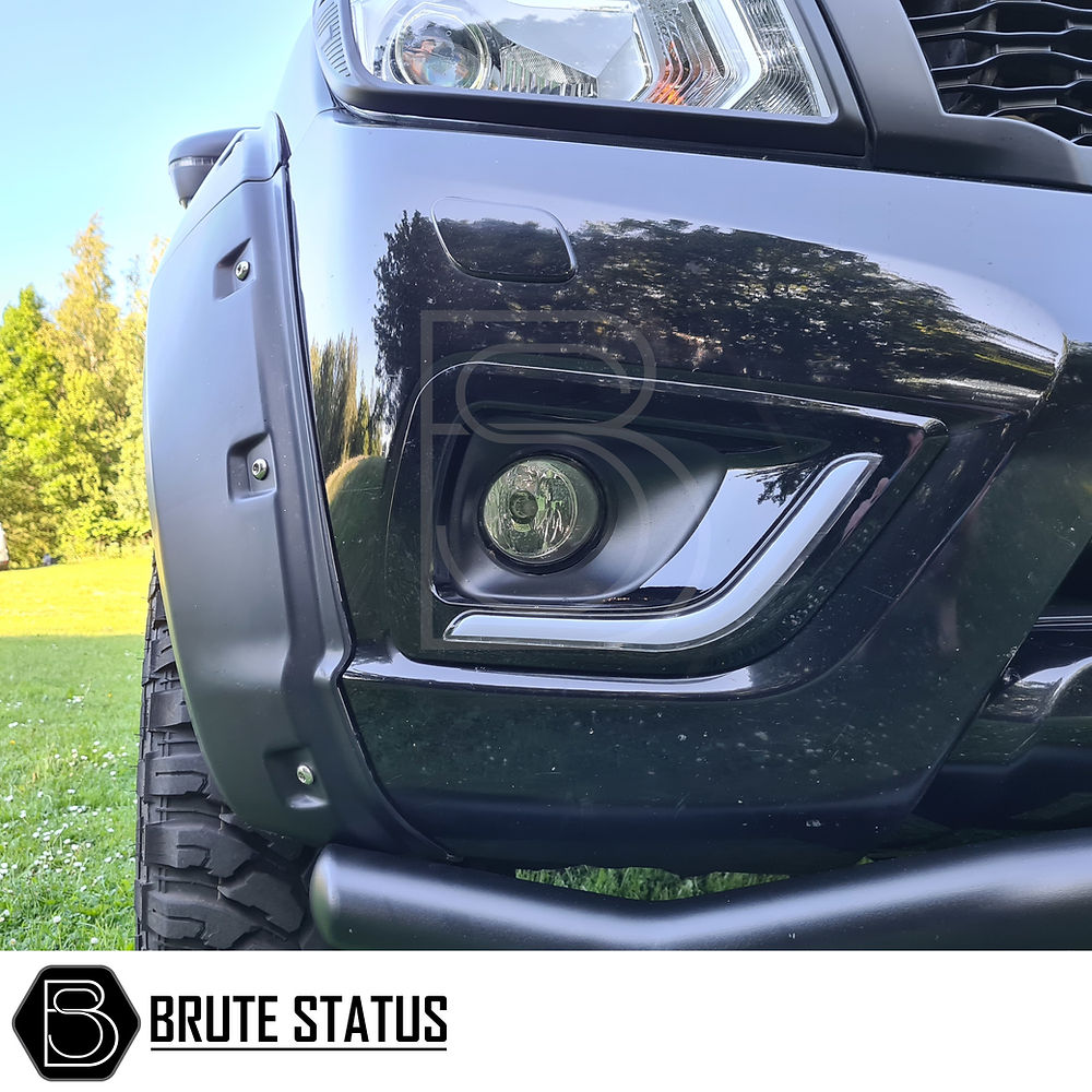 Nissan Navara NP300 2015+ DRL-Nebelscheinwerfereinfassungen (schwarz glänzend)