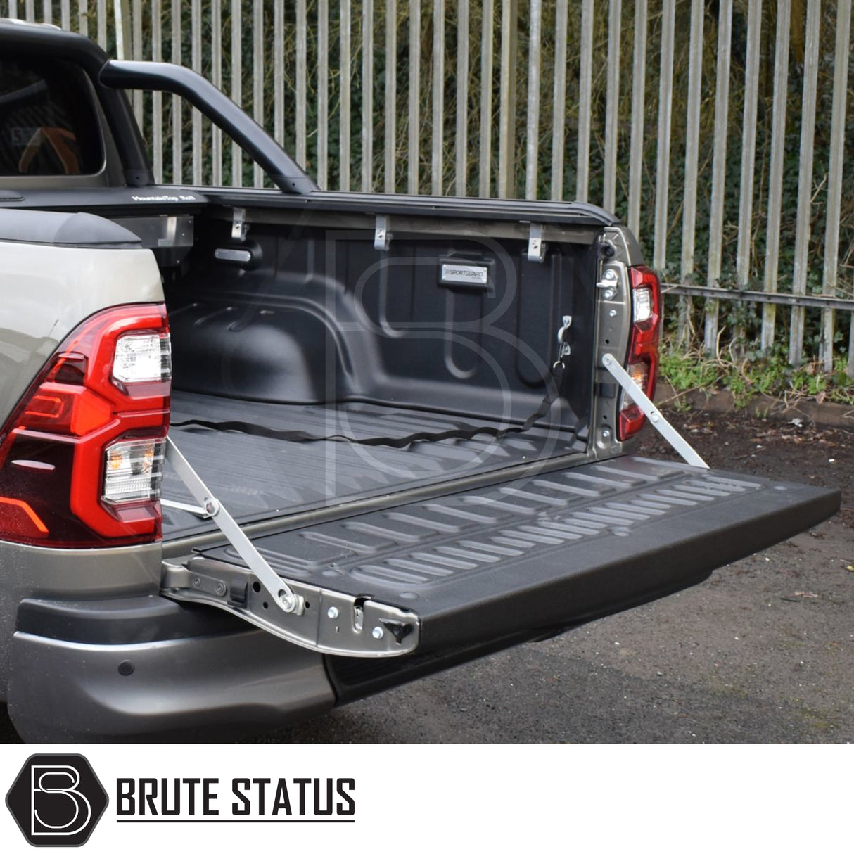 Toyota Hilux 2016+ MK8, MK9 Mountain Top Tonneau Cover Roller Shutter (Black)