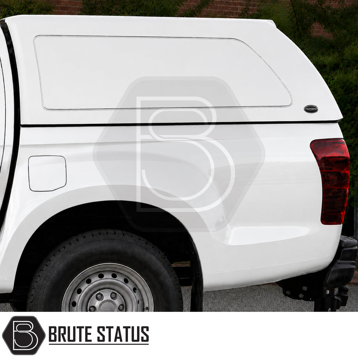 Truckman RS hardtop canopy for Isuzu D-Max 2012-2021 with glazed rear window and solid-sided design
