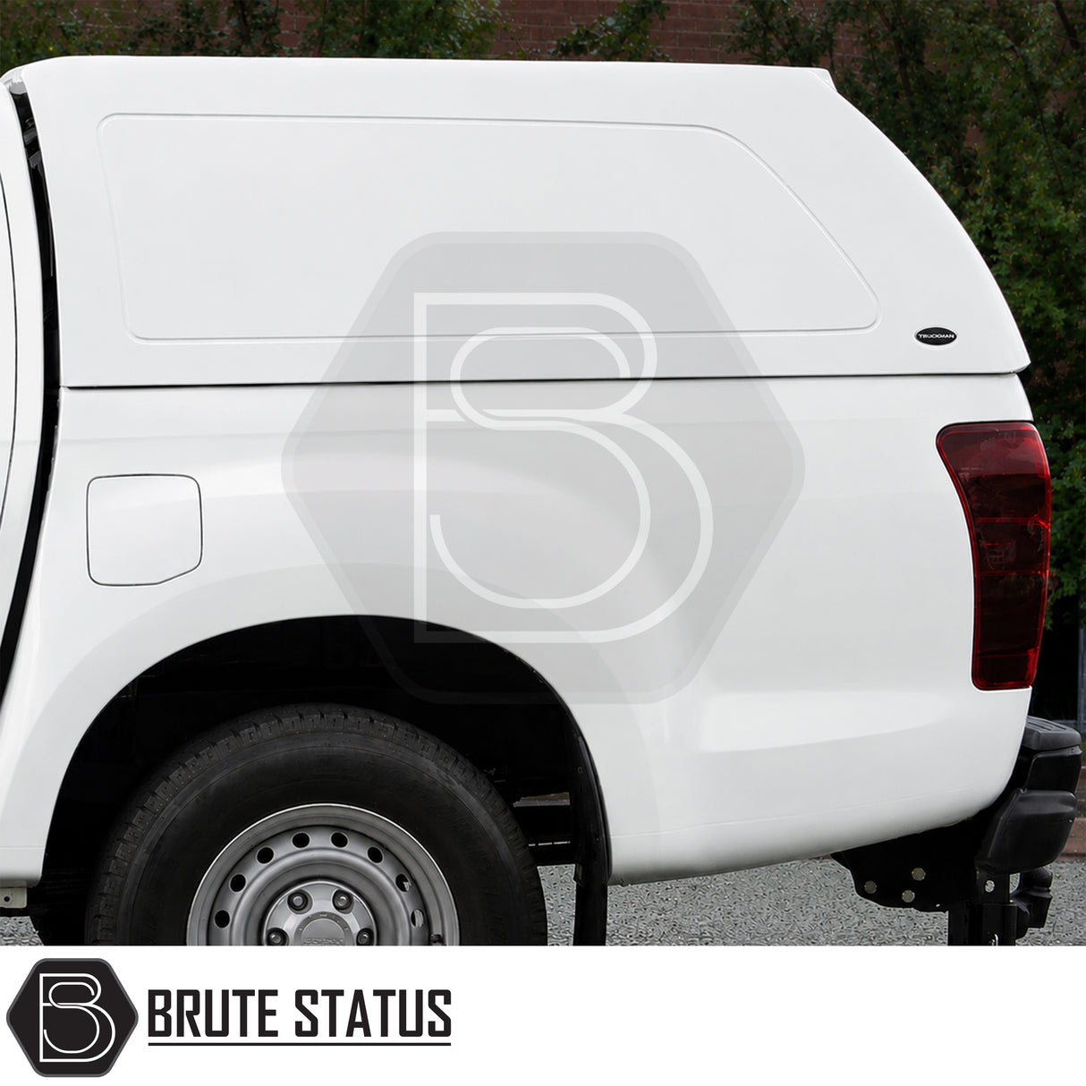 Heavy-duty Truckman RS canopy for Isuzu D-Max with aerodynamic design and enclosed load bed