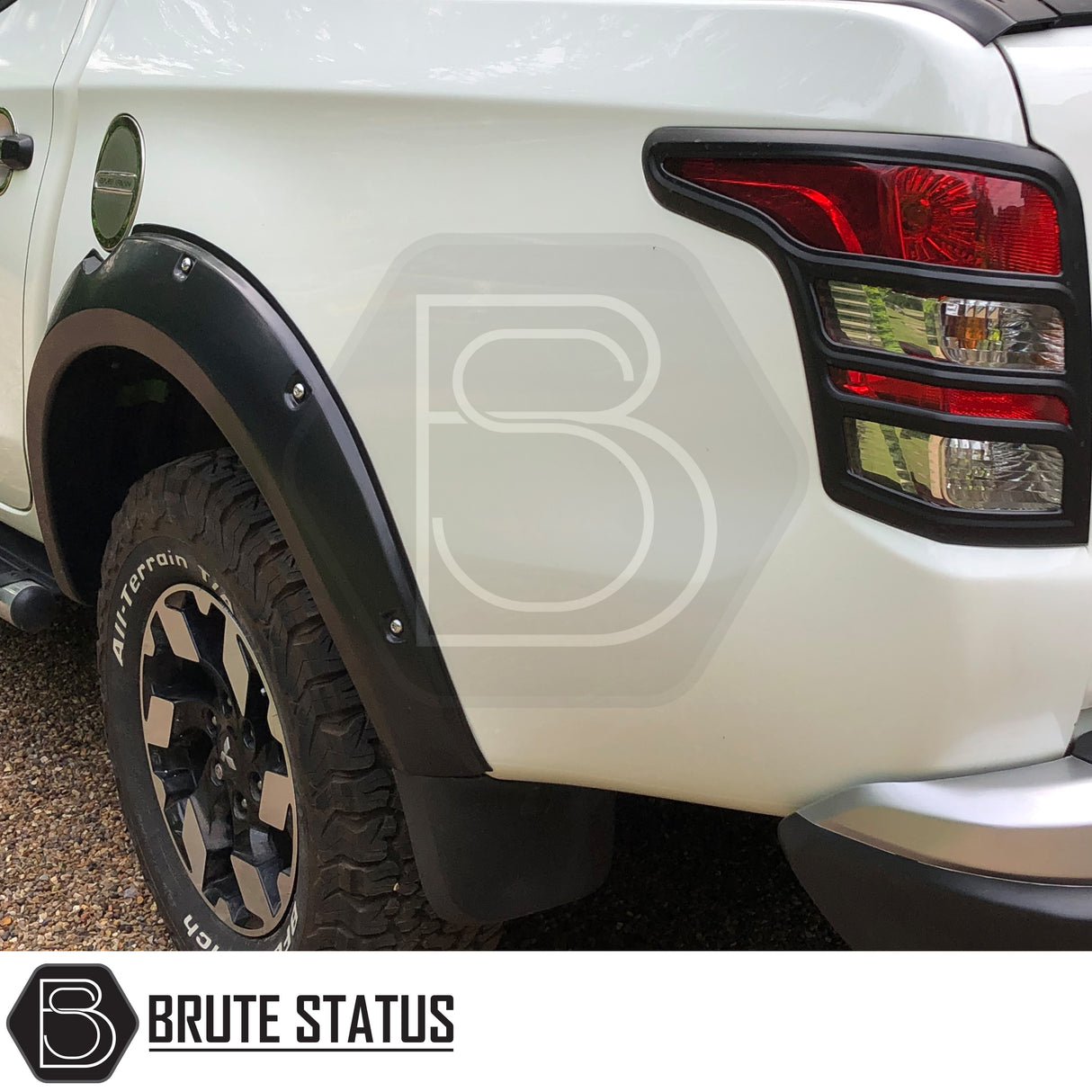 Mitsubishi L200 Series 5 2015-2019 Fender Flares in black finish 